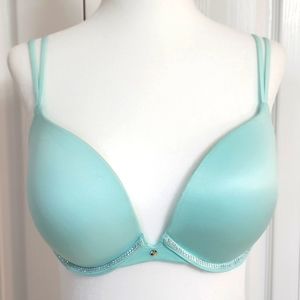 Victoria's Secret Very Sexy Push-Up/Pigeonnant Bra. 32DD. Pale Turquoise